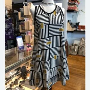 Iguana Stylish Shift Dress Black, Gold and White Geometric Design.‎ Large.